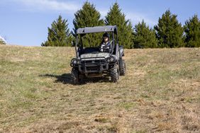 john-deere-gator-825i