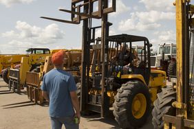 buying-tips-used-rough-terrain-forklifts