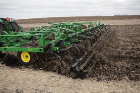 John-Deere-Chisel-Plow