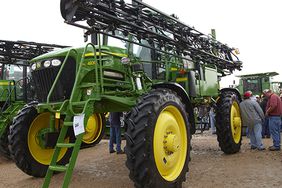 John Deere 4830 sprayer at auction