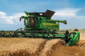 John Deere model year 2025 S7 combine