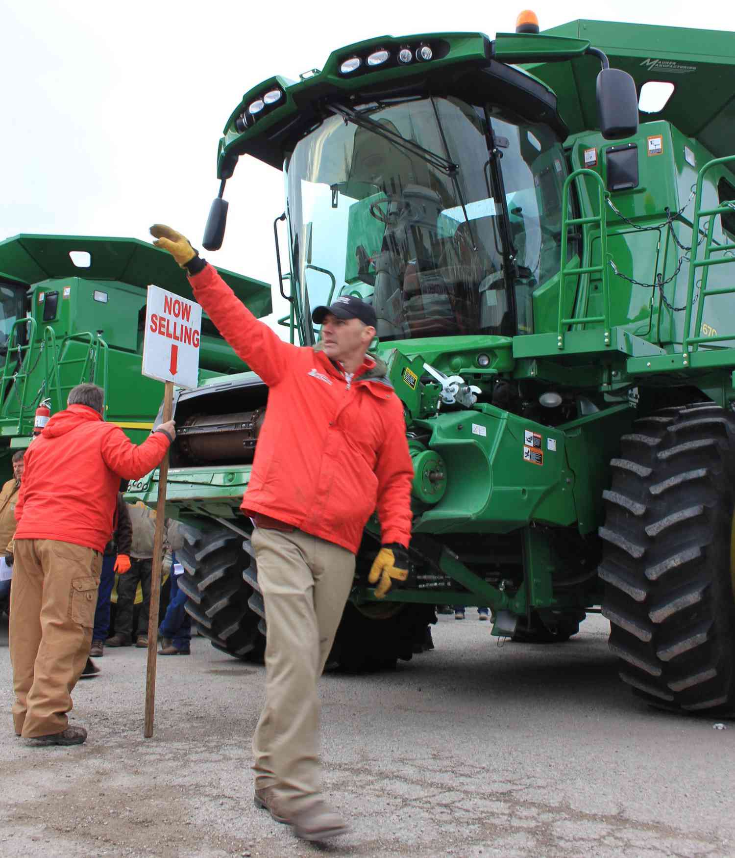 Selling combine at Sullivan auction in 2020