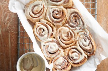 Slow cooker cinnamon rolls