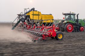 The VÃ¤derstad Tempo K high-speed planter pulled my a Fendt track tractor.